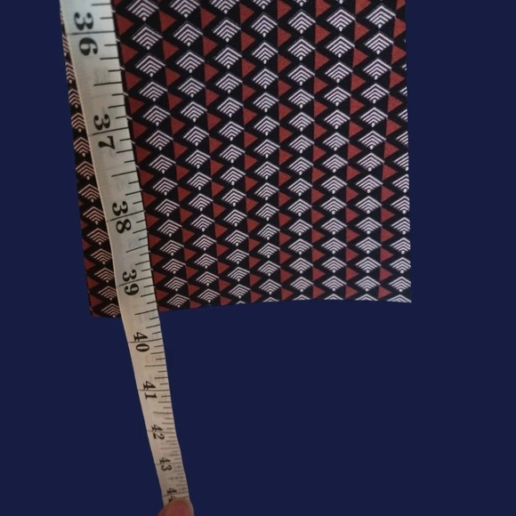 Love whit the runway pre loved geo printed pants size 2 - Picture 8 of 8